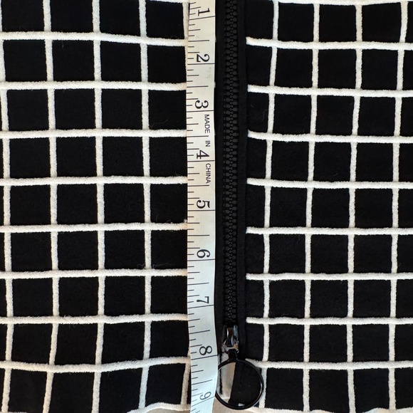 Akris Punto Black & White Grid Knit Pencil Skirt – Size 8 - Picture 10 of 11